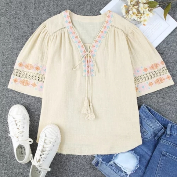 🔥🎉HP🎉 New boutique Cotton half sleeve embroidered top - Picture 4 of 16